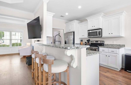 Brunswick House | The Dock & Lantern Lakehouse