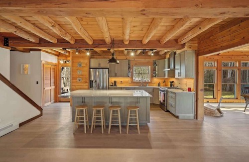 Williamsville House | The Dover Hideaway | Hot Tub & Close to Mt. Snow