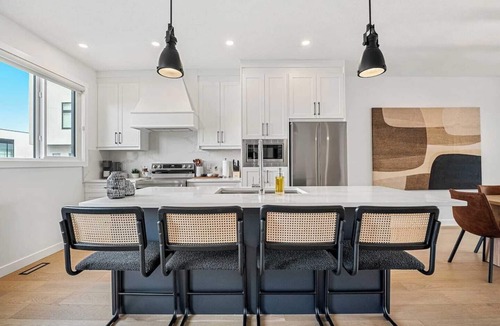 Sage Hill House | The Elevated Escape 5B w/Rooftop, Parking x4, AC