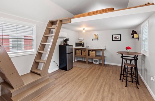 Notasulga Cabin | The Godfather Tiny House. 15 minutes from Auburn University, Bucee's & Walmart