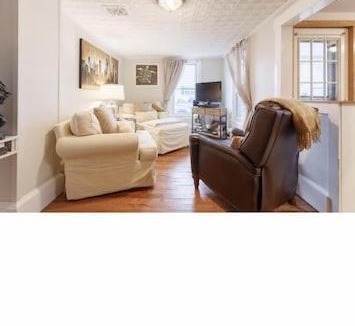 Kingston House | The Manor