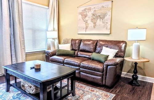 Enterprise House | The Pilot's Parlor 2BR/2.5 Bath townhouse 7 min to base