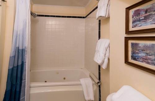 Stowe Bed & Breakfast | The Pinnacle w/Breakfast at the Brass Lantern Inn