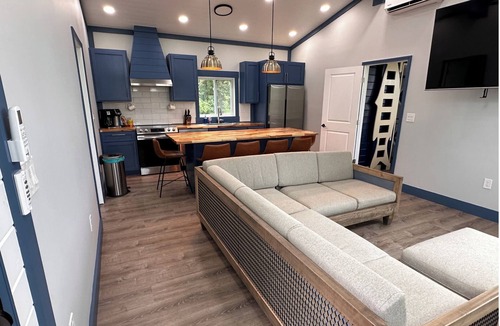 Reed Creek House | The Tiny Pickleball Mansion at Lake Hartwell