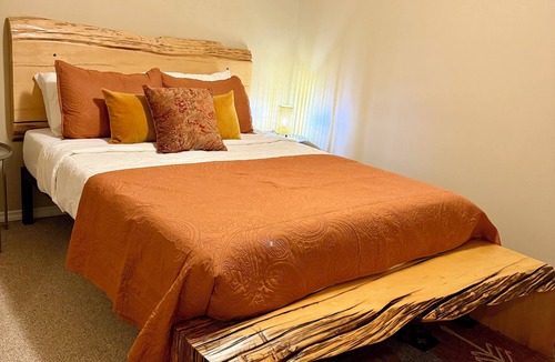 Stillwater Cabin | The Williams Shop Guest Lodge Ocean View 3BR