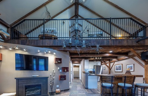 Simcoe House | This charming spacious post-and-beam gateway approx. 5 mins from Pt Dover beach.