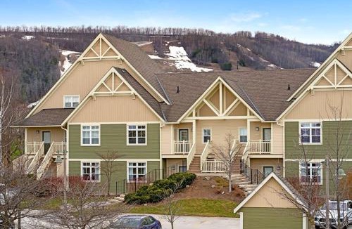 The Blue Mountains House | Three Suns Across Blue Mtn Hot Tub & Shuttle