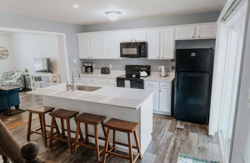 Ellsworth Apartment | Tide Watch - Downtown Ellsworth Apartment!