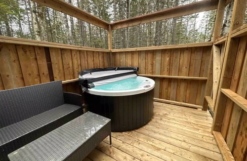 Clare House | Tiny 5 (Private hot tub)