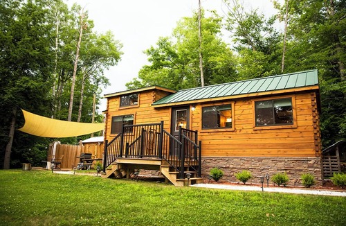 Bath Cabin | Tiny Cabin Ready for Adventure!