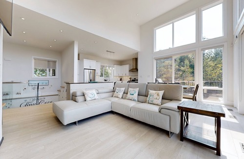 Tiny Cabin | Tiny Cove - Luxurious Modern Getaway in Tiny, ON