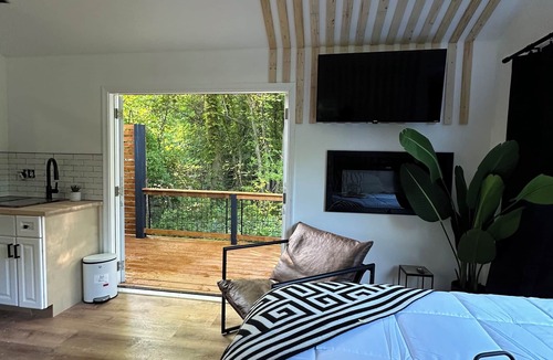 Rosedale Apartment | Tiny tree house
