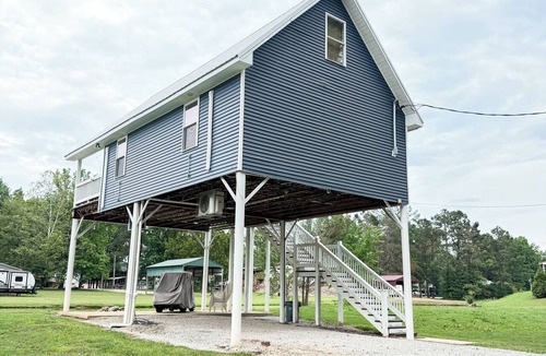 Decaturville Cabin | TN River 3-bedroom cabin with AC in charming Decaturville