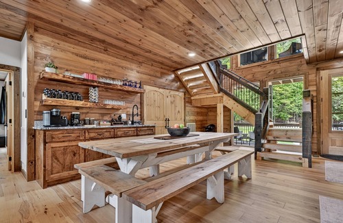 Mineral Bluff Cabin | Toccoa Riverfront * Flat Yard * Walk-In Fishing * Riverside Hot tub * River Deck