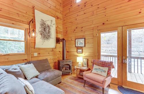 Mineral Bluff House | 'Toccoa Waterfront Hideaway:' Hot Tub & Fire Pit!