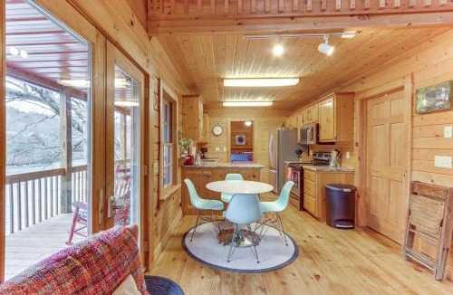 Mineral Bluff House | 'Toccoa Waterfront Hideaway:' Hot Tub & Fire Pit!
