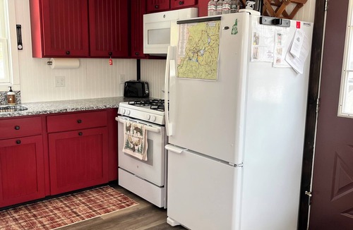 Pittsburg Cabin | Tranquil 2-bedroom cabin directly across from Back Lake! Trail Access & parking!
