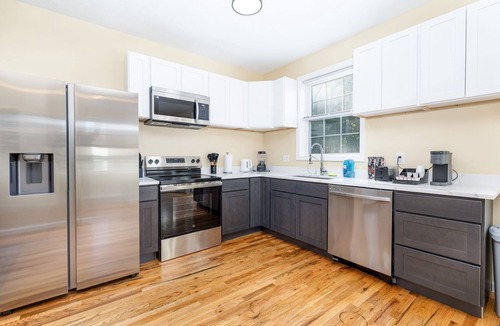 Hartford House | Tranquil 3-bedroom house with AC in Hartford