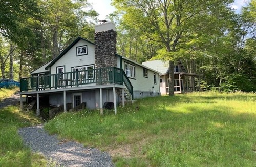 Franklin Cottage | Tranquil Lakeside 2-Bedroom Cottage w/Optional Bunkhouse