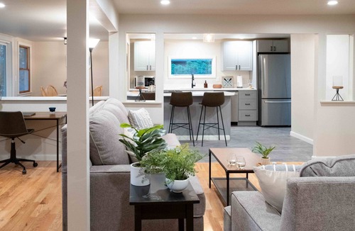 Colchester Cottage | Tranquil Malletts Bay Getaway — Scenic Views & Private Yard