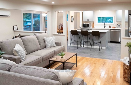 Colchester Cottage | Tranquil Malletts Bay Getaway — Scenic Views & Private Yard
