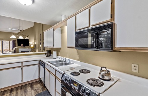 Table Rock Condo | Tranquility~Luxury Lakefront Condo~Pointe Royale Resort~Pools/HotTub