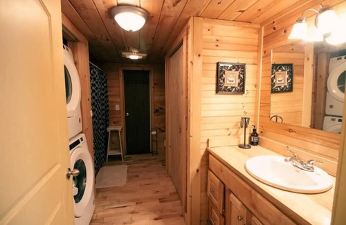 Abingdon Cabin | Two BR Cabin next to Creeper Trail