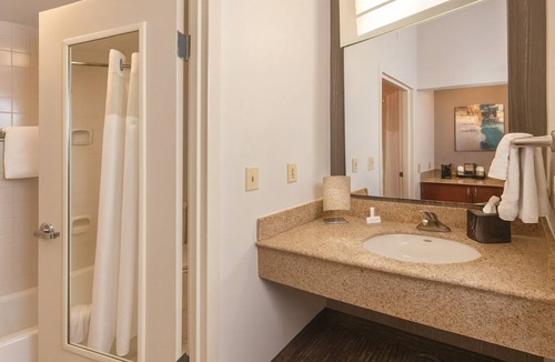 Newark Hotel | University Delaware Museums Tour! Kid-friendly Accommodation! Parking is FREE!