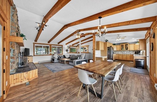 Cascade House | Unwind in this sun-filled family getaway designed for ultimate fun