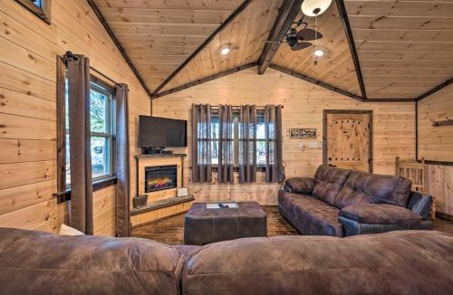 Big Cedar House | Updated Cabin w/Fire Pit: 2 Mi to UTV & Hike