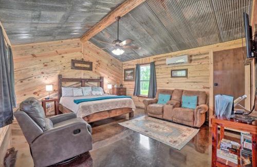 Ozark House | Updated Studio Cabin in Ozark w/Yard & Mtn View