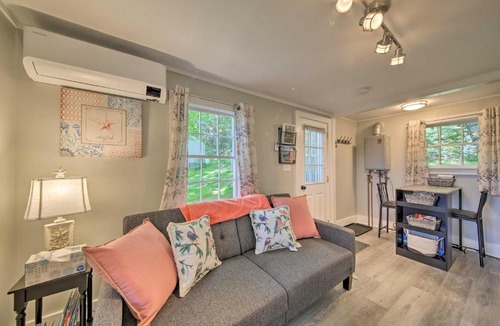 Edgecomb House | Updated Tiny House Walk to Wiscasset Village