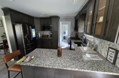 Conyers Apartment | Upper level 3bdrm 2.5bthrm kitchen livingroom deck
