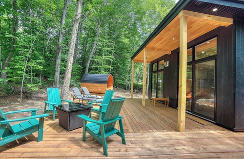 La Conception Cottage | Valhalla Tremblant Cabin Retreat-Jacuzzi/Sauna