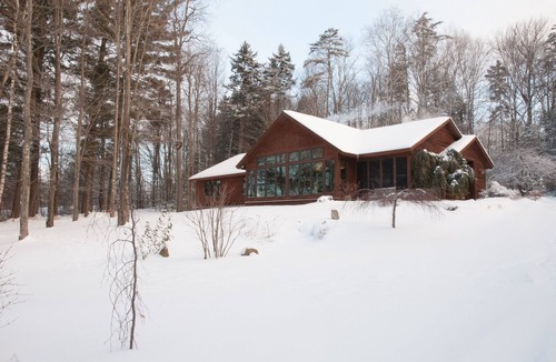 Hyde Park House | Vermont Paradise With Hot-tub- Dog Friendly