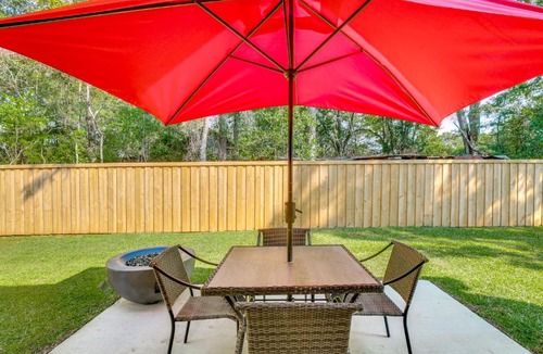 Elliott House | 'Vibe Villa' w/Backyard ~ 8 Mi to Shaw AFB!