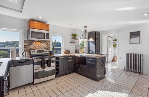 Norwich House | Victorian 4BR/2BA Modern Home