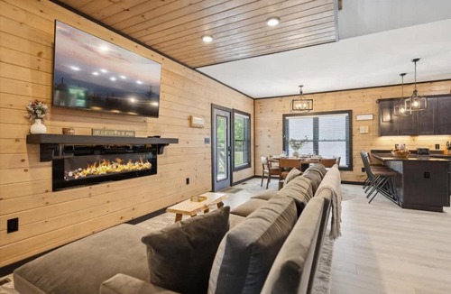 Pigeon Forge House | Villa De Luxe by Beyond Expectations w Pool