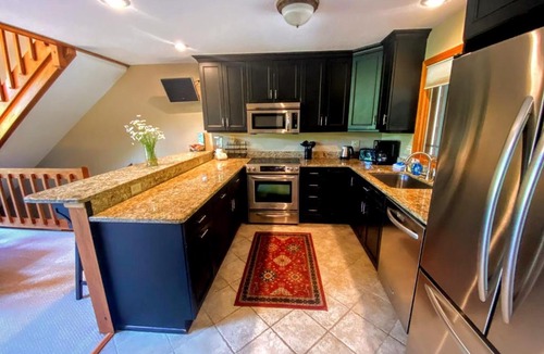 Carroll Villa | W1 Cozy and comfortable Bretton Woods condo with ski slope views fireplace