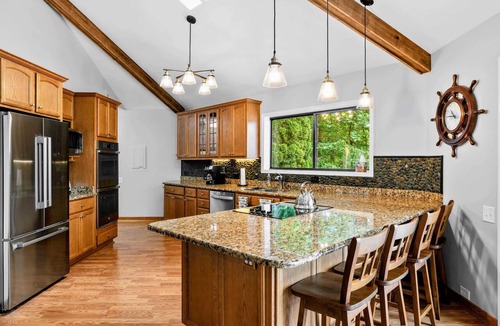 Bumpass House | Wade a While: Lakefront Lake Anna, Dock, Hot Tub