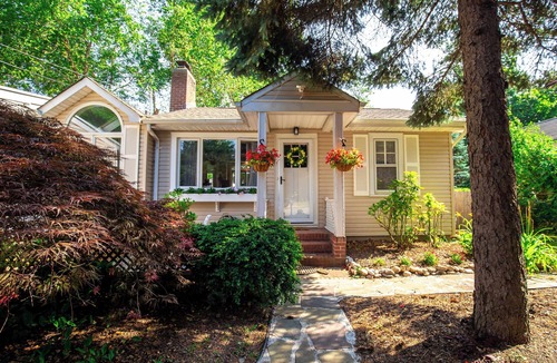 Wading River House | Wading River 3BR Cottage | 5 Min to Beach, Pet-Friendly, Fire Pit