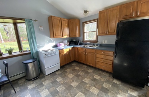 Kenyon Apartment | Wakefield one bedroom apartment- 5 minutes to the beach!