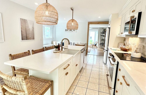 Gloucester House | WALK TO BEACH! Great Location! Booking Sept & Oct! Close to Salem!