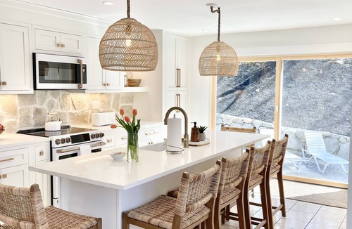 Gloucester House | WALK TO BEACH! Great Location! Booking Sept & Oct! Close to Salem!