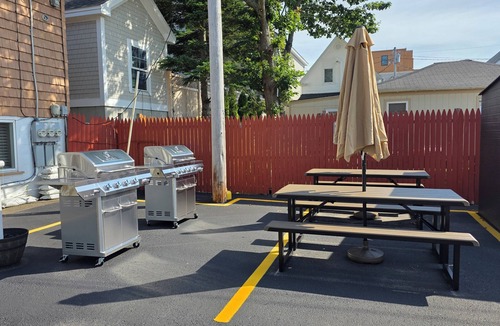 Old Orchard Beach Apartment | Walk to Beach and Pier in Old Orchard Beach