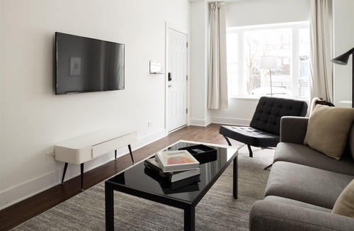 Pilsen Apartment | Walk to IMD, Eats, Bars | EZ Access + WD | Zencity