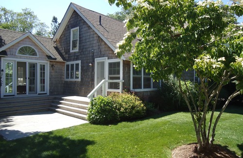 Bridgehampton Cottage | WALK TO MAIN STREET FROM HISTORIC BRIDGEHAMPTON COTTAGE