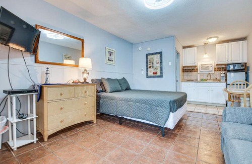 Old Orchard Beach Apartment | Walk to Old Orchard Pier: Cozy Beachfront Condo!
