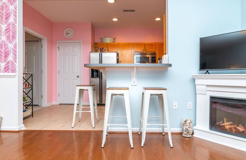 Lewes House | Walk to Outlets & Breweries, Restaurants and community pool