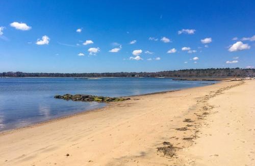 Wareham Center House | Walk to Swift's Beach! Classic Cottage w/Deck